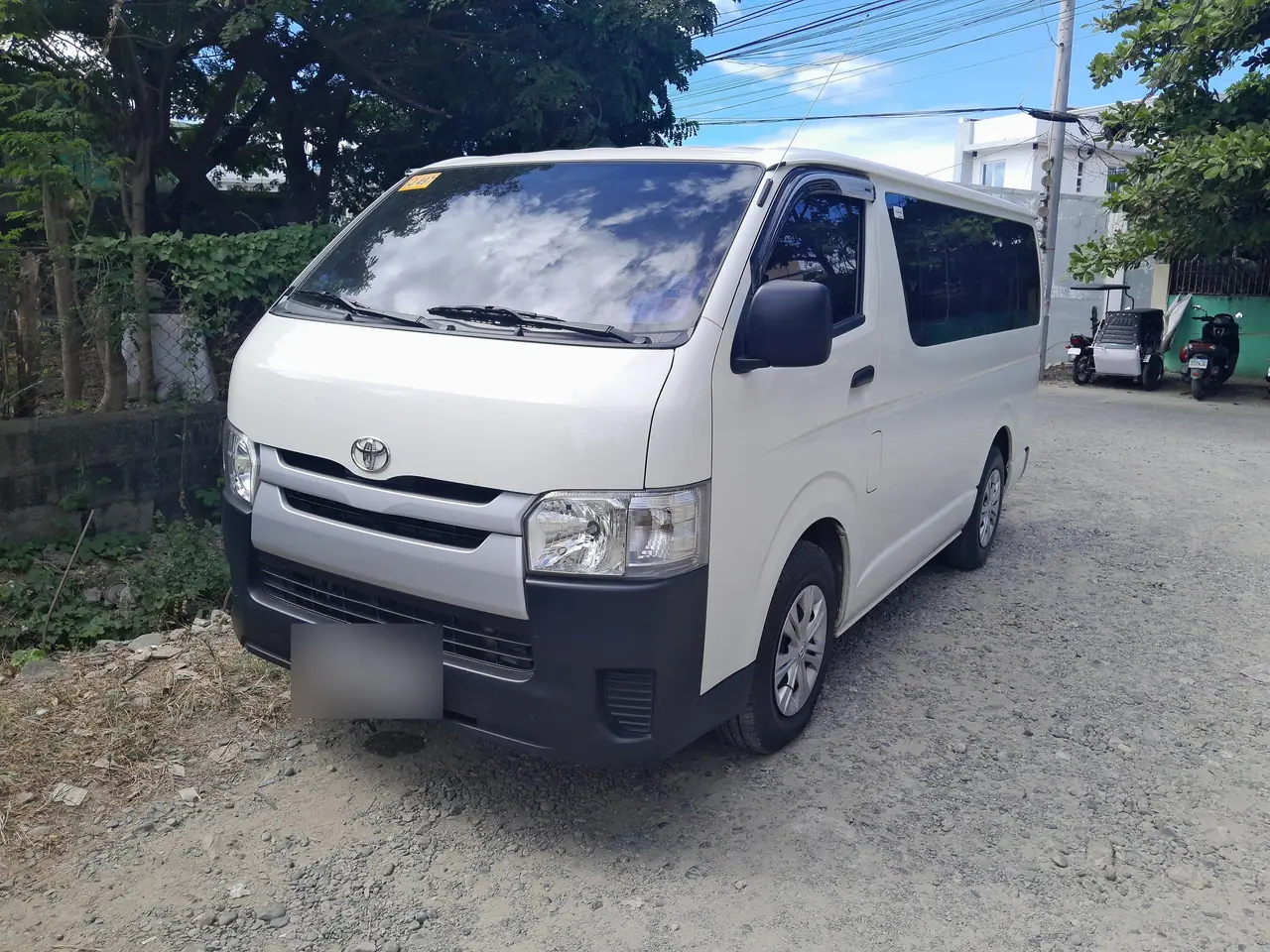 Toyota Hiace — photo 2